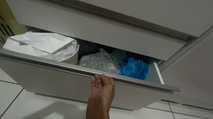 Paneleiro em MDF, branco, bem dividido, 1 ano de uso