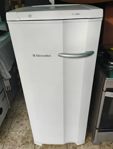 Freezer Vertical Electrolux FE18 (145 Litros) - Funcionando Perfeitamente