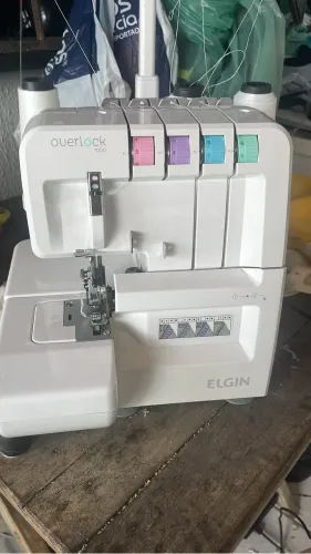Máquina de costura overloque elgin 