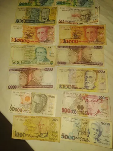 Coleção de notas antigas relíquia