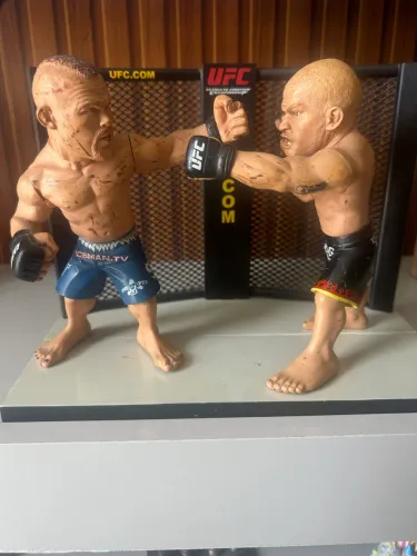 Bonecos UFC Round 5 Chuck Liddell e Tito Ortiz