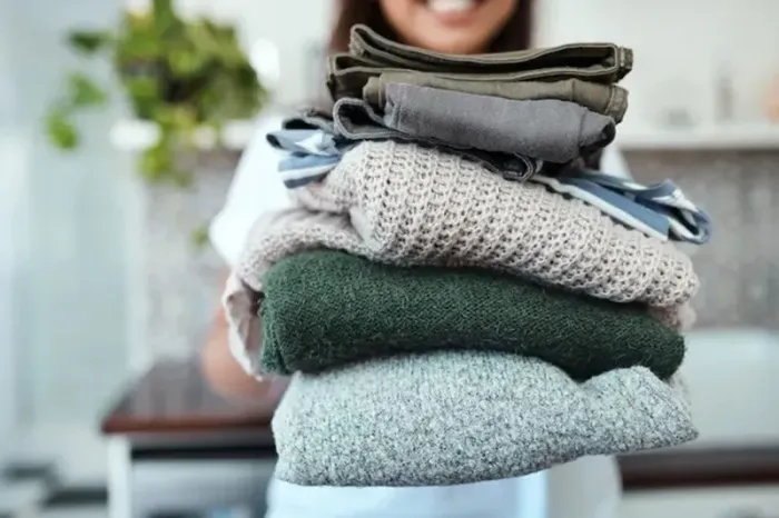 Alguém que tenha roupas de bebê menina pra doação ?