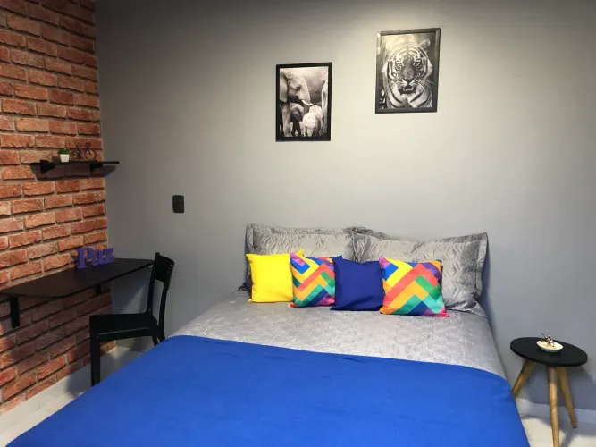 Alugo lindos quartos para homens no centro de Navegantes.