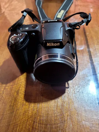 Nikon Coolpix L810, com bandoleiro original, e funcionando perfeitamente!!
