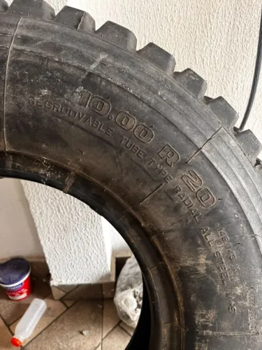 Pneu caminhão 