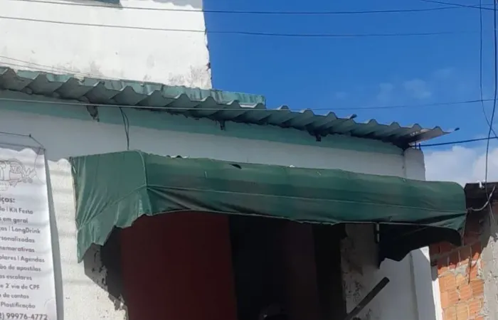 Estrutura de ferro para toldo medindo 250x110