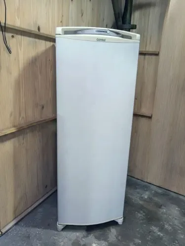 Vendo geladeira consul frosfrre funcionando perfeitamente praticamente nova