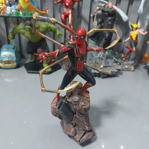 Estátua homem aranha vingadores - Iron Studios 1/10 (sem caixa) 