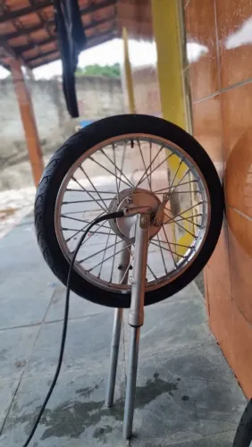 Rodas completa  com bengalas  super50/100 obs pneu dianteiro zero não rodou nem 100km