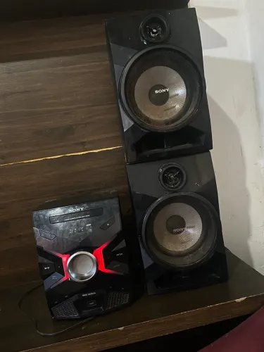 Vendo som 260$ muito potente não pega Bluetooth retirada céu azul