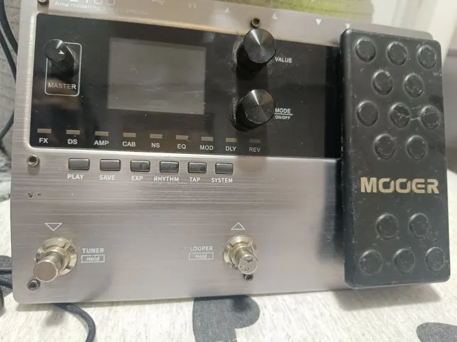 Pedaleira Mooer GE150 amp modeling & multi effects