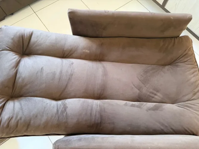 Poltrona reclinável com puf