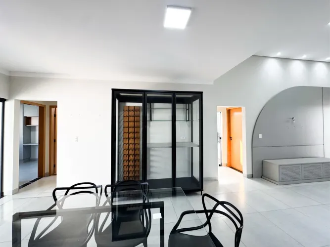 Locação | Casa mobiliada e equipada com piscina aquecida | Bom Jardim, Maringá.