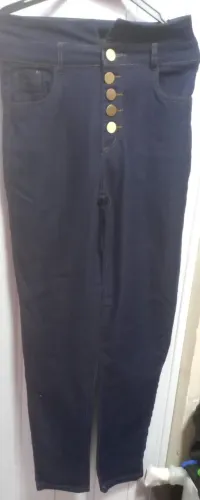 Calça jeans tam 44 com laycra