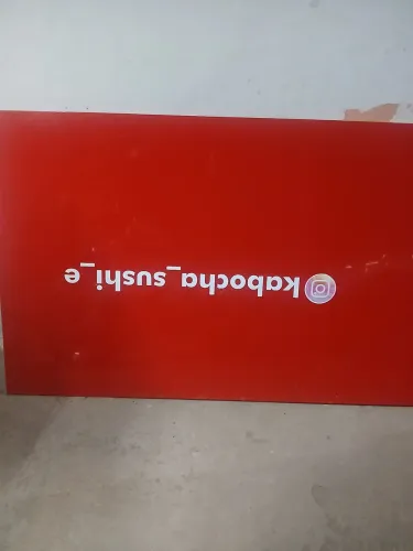 Placa de identificação para loja