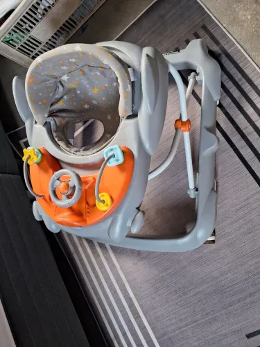 Vendo cadeirinha de balanço,e andaja 