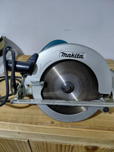 Serra Circular Profissional 9.1/4" Makita 5902B -220V- 2000W
