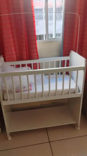 Vendo mini berço e banheira 