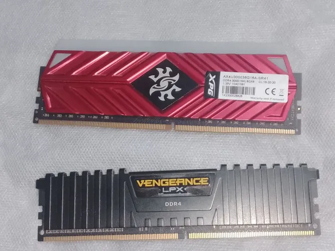DDR 4. 8GB 3200HZ + DDR4 4GB 2666 