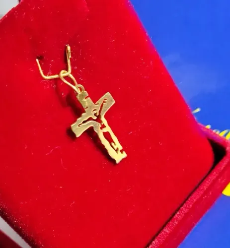 Pingente Cruz Cristo Ouro 18 Kilates Peso 1.00 Gramas 30 mm