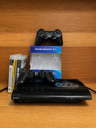 Ps3 Super Slim Desbloqueado 2 controles - Impecável