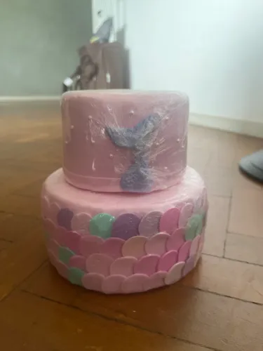 Bolo de aniversário infantil fake sereia