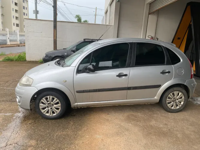 Citroen C3 GLX 1.4/ GLX Sonora 1.4 Flex 8V 5P 2010