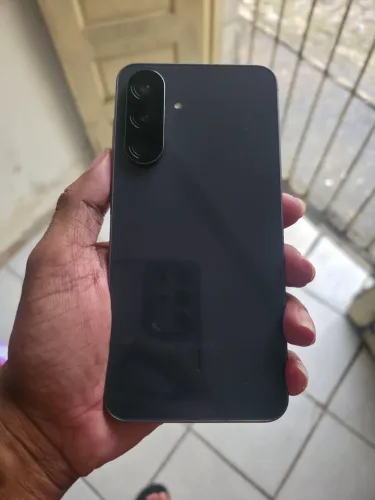 CELULAR SAMSUNG A56 5G 256GIGAS....SEMI-NOVO....COM NOTA FISCAL E NA GARANTIA.
