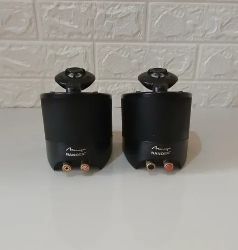 caixa de som satélite Mirage Nanosat (modelo NANO BLK 5.0),