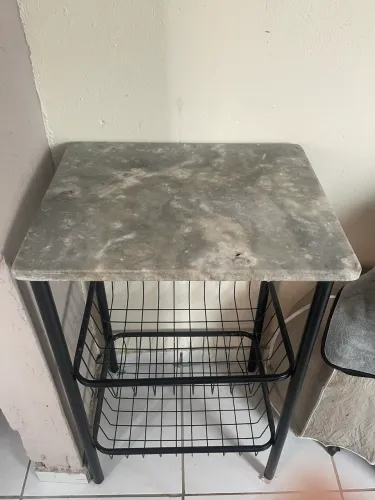 Fruteira Aramada com Tampo em Mármore - Organização e Estilo para sua Cozinha