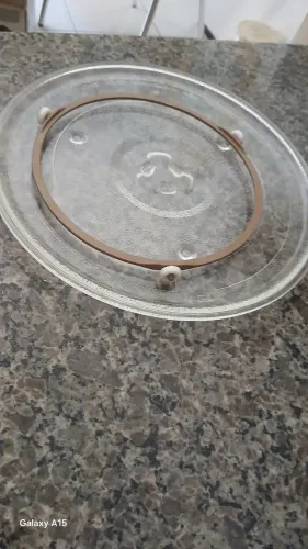 Prato pra micro-ondas tenho 2 tamanhos