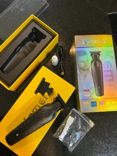 Máquina de Barbear Kemei Nova Lacrada