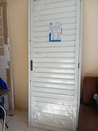 Porta de Alumínio Branco Nova - R$ 780