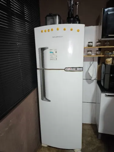 Geladeira Brastemp BRM39 352 litros Frost Free