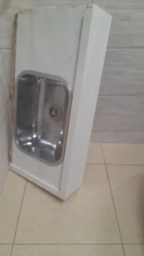 Tanque em porcelanato branco com bojo inox