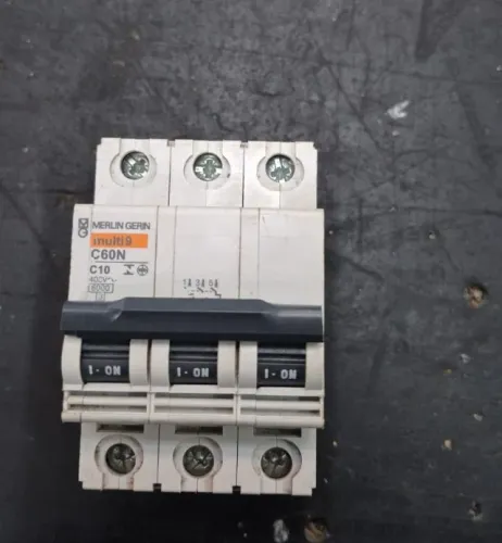 Disjuntor Tripolar Merlin Gerin Multi 9 C60N - 10A