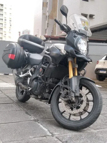 Moto impecável pronto para viagem