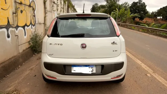 Fiat Punto Essence 1.6 Flex 16V 5P 2013