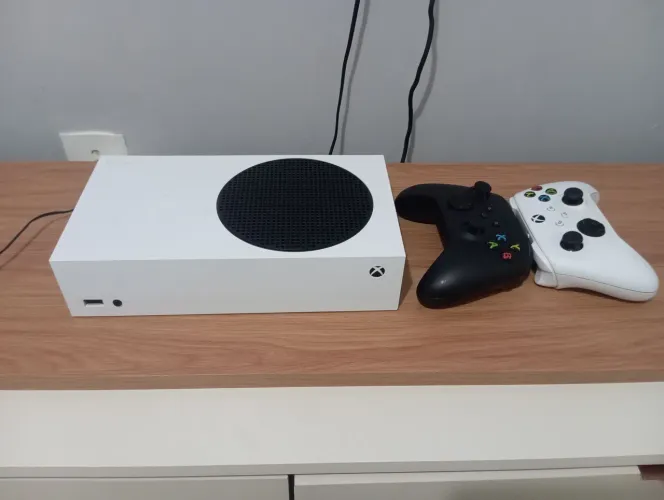 Xbox série S em excelente estado de conservação, aberto uma vez para limpeza !!!!