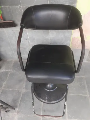 Cadeira de cortar cabelo, para salão de beleza.