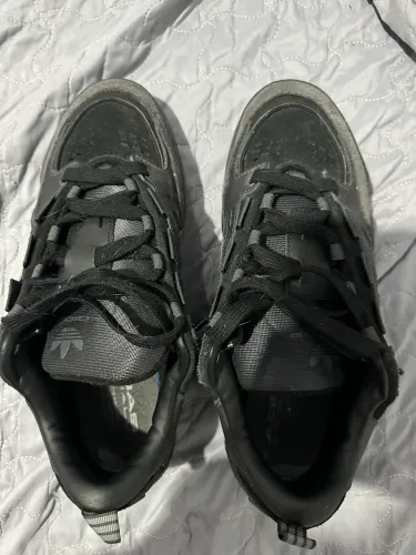 Oportunidade!! Tênis adidas arigibals