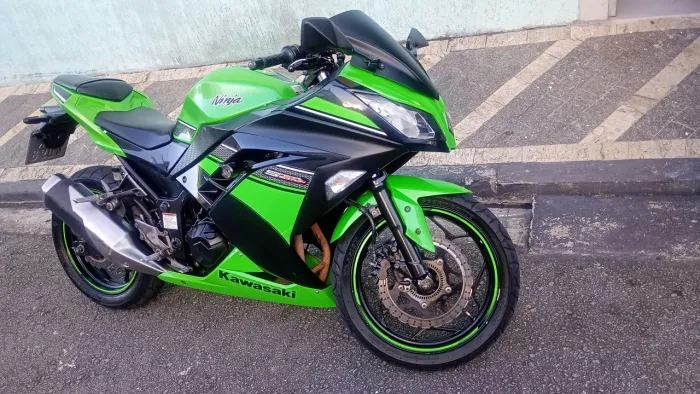 Vendo Ninja 300 impecável