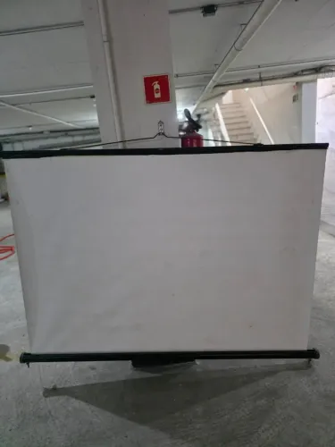 Tela de Projeção Retrátil de Piso 80