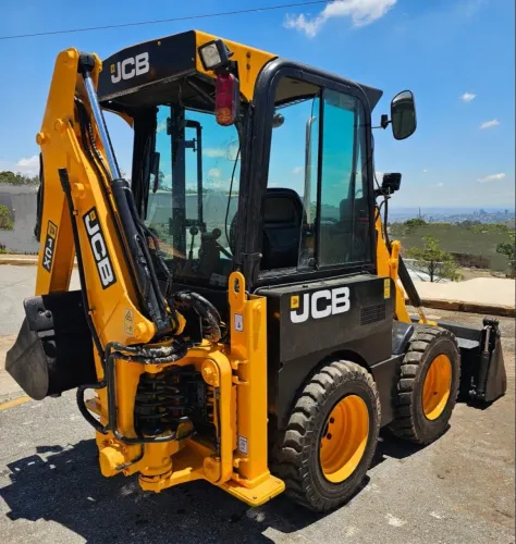 VENDO JCB 1CX 2018 CABINADA 