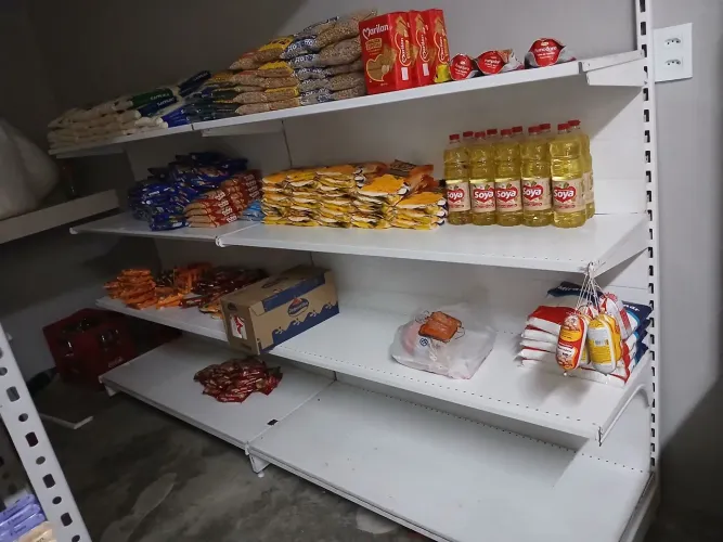GÔNDOLAS 1.30×1.70 GRANDE BEM ESPAÇOSAS RESISTENTE 450,00 CADA