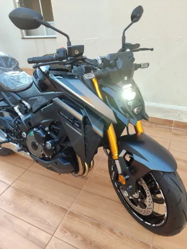 VENDE-SE SUZUKI GSX - S 1000 2026/2027