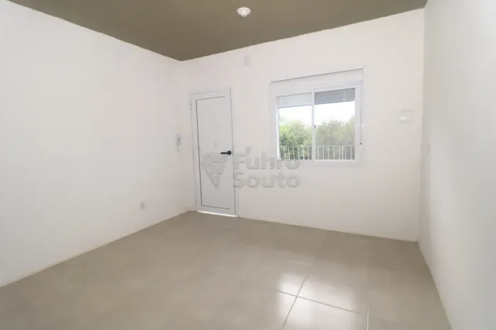 Casa em Condomínio com 1 Dormitório no Laranjal