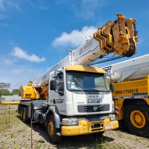 Volvo VM330 6x4 com TADANO TS300 ano 2013