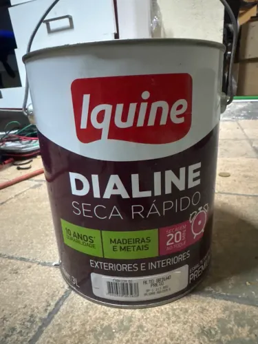 Tinta esmalte sintético preto iquine 