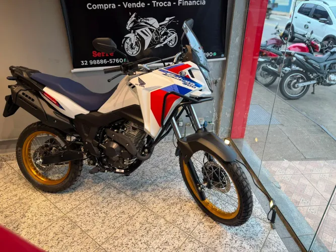 SERRÊ E LÉO MOTOS SAHARA ADV 27